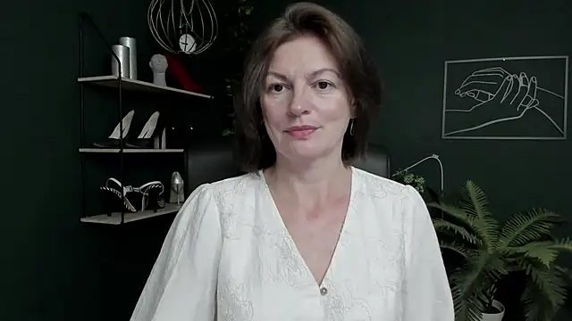 VivianWILD online show from August 3, 2026, 6:32 am