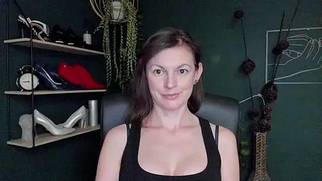 VivianWILD online show from March 18, 2025, 1:23 pm