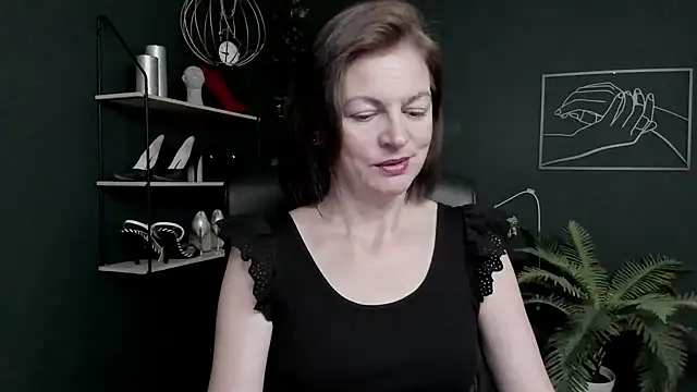VivianWILD online show from August 10, 2026, 7:15 am