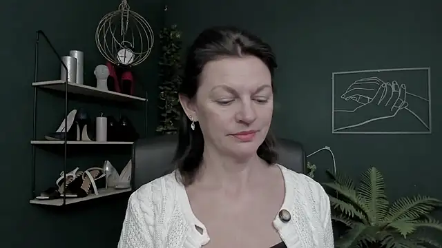 VivianWILD online show from December 18, 2025, 7:02 am