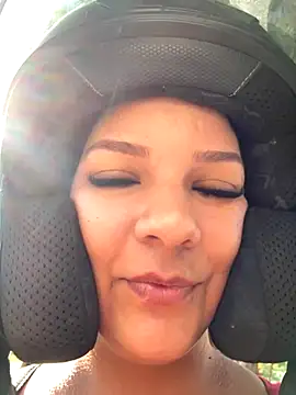 loreth J online show from September 9, 2025, 1:09 pm