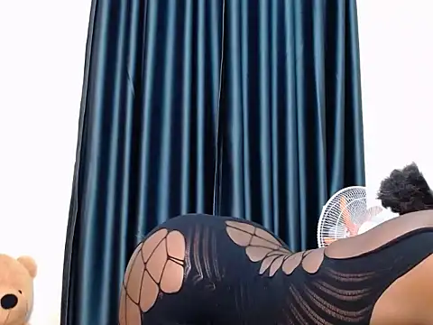 Snapshot of TeenieReeny chatting on November 9, 2025, 9:41 pm TeenieReeny online show from November 9, 2025, 9:41 pm