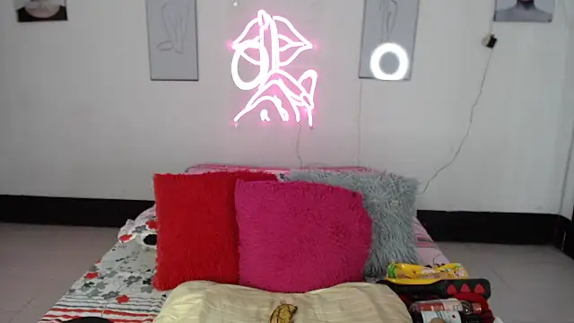 Snapshot of Rihana14 chatting on March 18, 2026, 11:05 pm Rihana14 online show from March 18, 2026, 11:05 pm