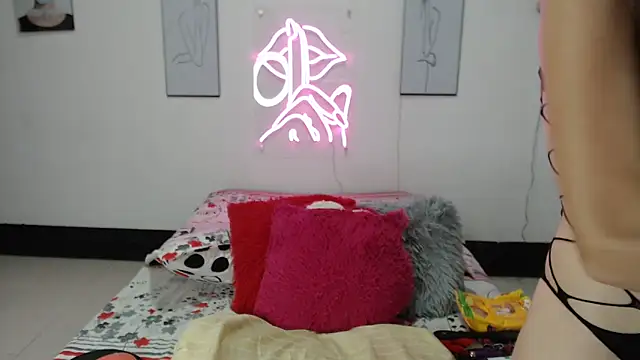 Snapshot of Rihana14 chatting on March 17, 2026, 10:35 pm Rihana14 online show from March 17, 2026, 10:35 pm