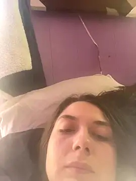 Snapshot of itzcheyduh chatting on October 2, 2025, 8:34 pm itzcheyduh online show from October 2, 2025, 8:34 pm