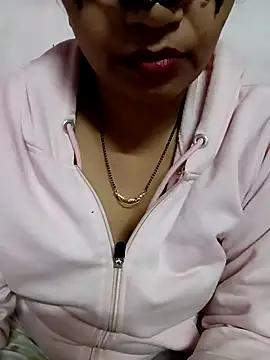 Snapshot of Hotanita99 chatting on November 28, 2025, 5:35 pm Hotanita99 online show from November 28, 2025, 5:35 pm