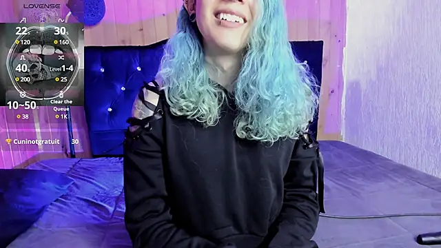 sofi pretty uwu- online show from December 4, 2024, 9:01 am