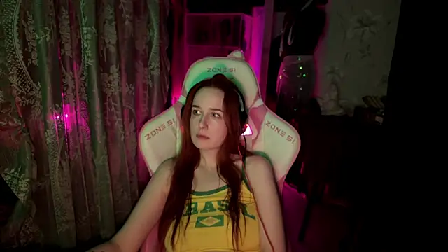 Snapshot of pearl_princess_ chatting on June 7, 2026, 5:18 pm pearl princess online show from June 7, 2026, 5:18 pm