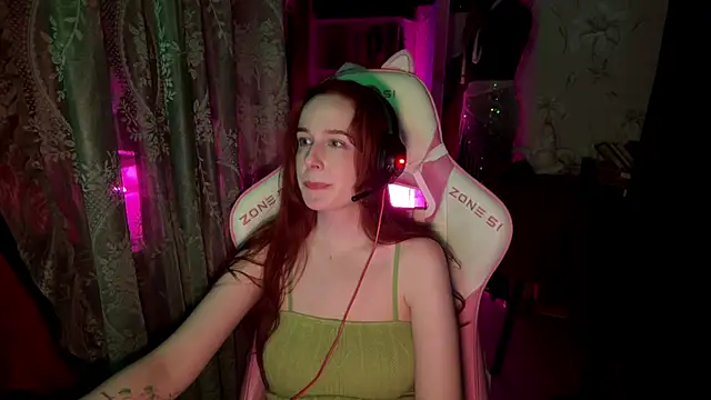 Snapshot of pearl_princess_ chatting on June 3, 2026, 6:12 pm pearl princess online show from June 3, 2026, 6:12 pm