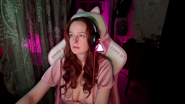 Snapshot of pearl_princess_ chatting on June 19, 2026, 1:00 am pearl princess online show from June 19, 2026, 1:00 am