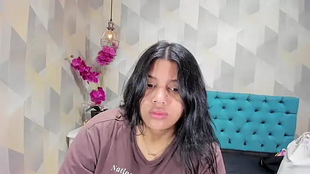 LindaBreeS online show from September 29, 2025, 2:23 pm