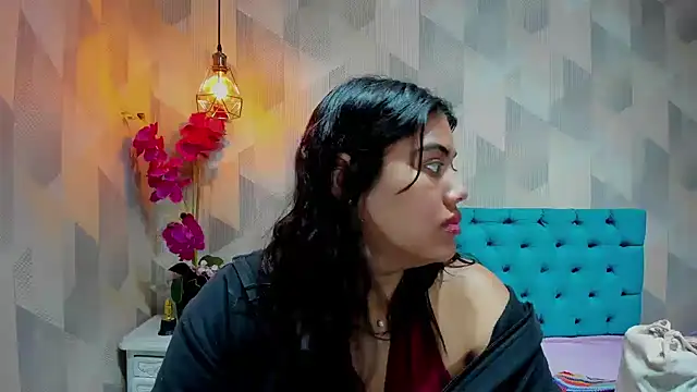 LindaBreeS online show from March 21, 2026, 4:44 pm