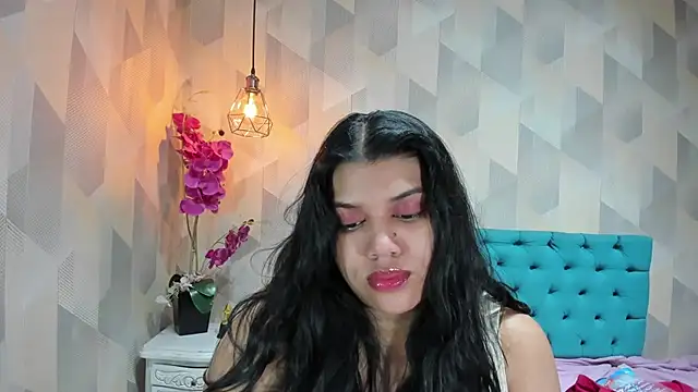 Snapshot of LindaBreeS chatting on July 22, 2026, 2:08 pm LindaBreeS online show from July 22, 2026, 2:08 pm