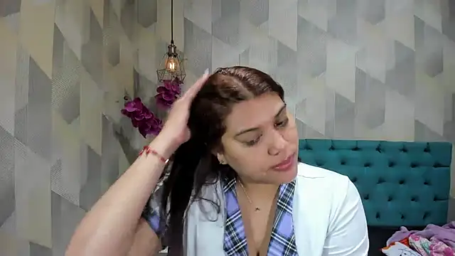 LindaBreeS online show from September 19, 2025, 1:04 pm