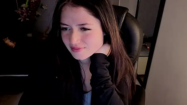 Snapshot of almma_shy chatting on October 27, 2025, 1:23 pm almma shy online show from October 27, 2025, 1:23 pm