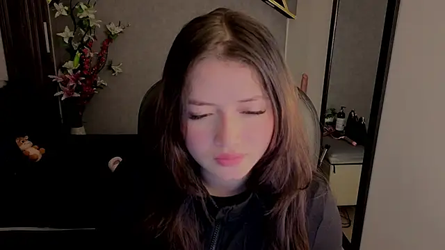 Snapshot of almma_shy chatting on October 22, 2025, 1:21 pm almma shy online show from October 22, 2025, 1:21 pm