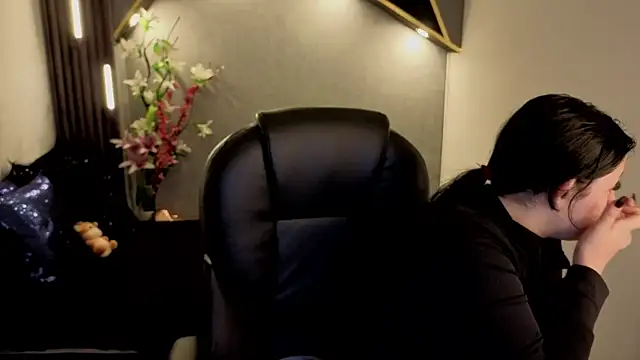 Snapshot of almma_shy chatting on November 25, 2025, 1:22 pm almma shy online show from November 25, 2025, 1:22 pm