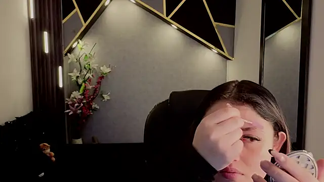 Snapshot of almma_shy chatting on September 10, 2025, 1:21 pm almma shy online show from September 10, 2025, 1:21 pm