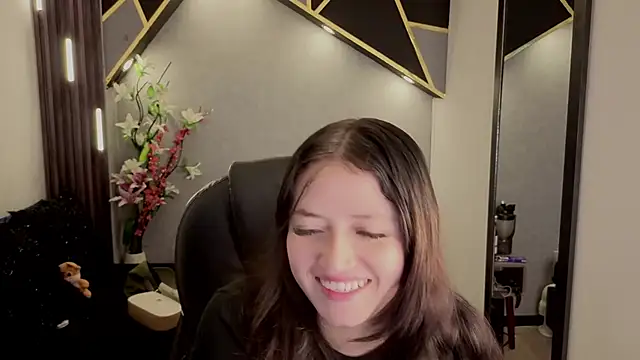 Snapshot of almma_shy chatting on September 11, 2025, 1:44 pm almma shy online show from September 11, 2025, 1:44 pm