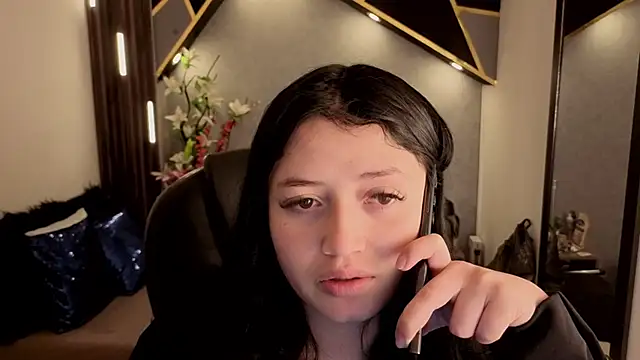 Snapshot of almma_shy chatting on December 3, 2025, 1:43 pm almma shy online show from December 3, 2025, 1:43 pm