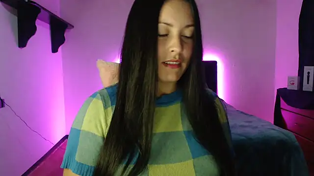 Allisonnlopez online show from January 7, 2025, 9:46 pm