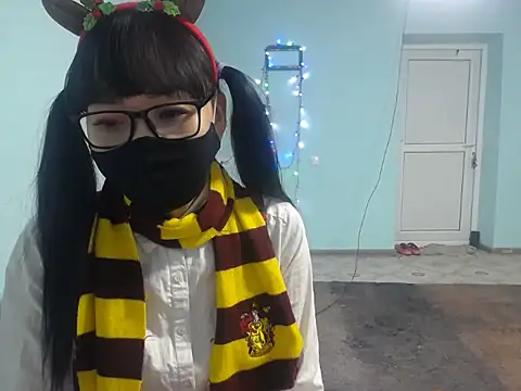 elllaaxx online show from December 18, 2025, 4:50 am