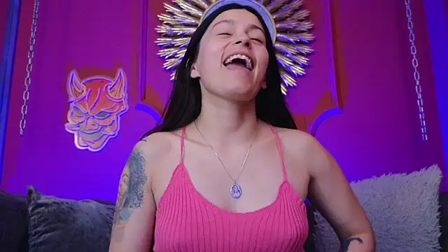 Julieta Russell online show from December 5, 2025, 12:15 pm