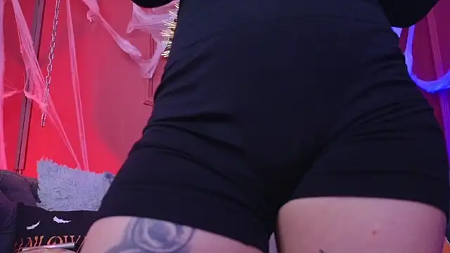 Julieta Russell online show from October 29, 2025, 11:53 am