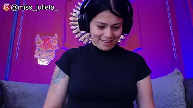 Julieta Russell online show from May 19, 2026, 12:12 pm