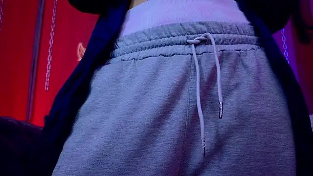 Julieta Russell online show from September 26, 2025, 12:01 pm