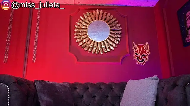 Julieta Russell online show from June 20, 2026, 12:32 pm