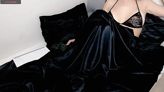 hotmask online show from February 1, 2026, 7:56 pm