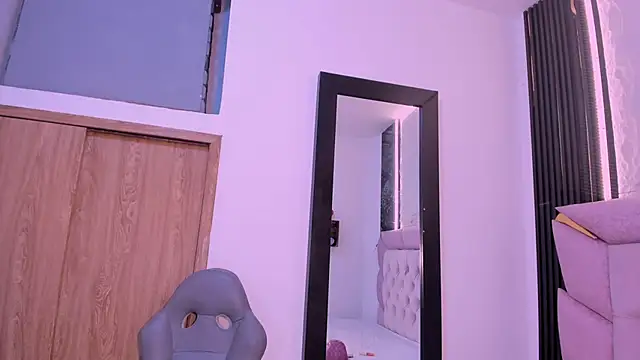 laurem-paulette online show from October 13, 2025, 7:59 pm