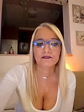 kikkastar online show from October 28, 2025, 9:03 pm