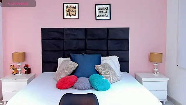 MadisonJenner online show from December 1, 2025, 10:27 am