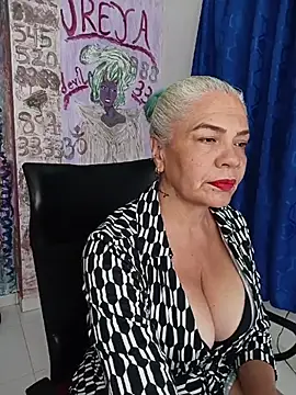 freyadevil333 online show from March 26, 2026, 4:00 am