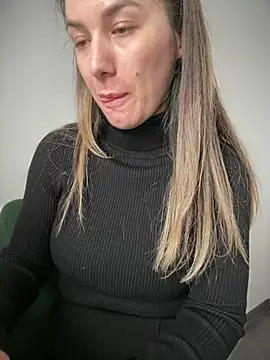 HotXMom online show from January 14, 2026, 8:07 am