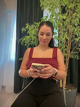 HotXMom online show from July 11, 2026, 4:57 am