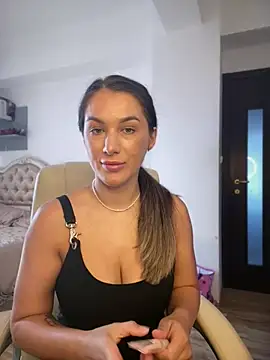 HotXMom online show from July 15, 2026, 5:58 am