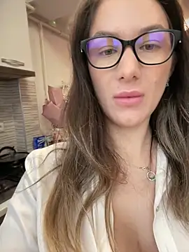 Snapshot of HotXMom chatting on February 5, 2026, 7:15 am HotXMom online show from February 5, 2026, 7:15 am