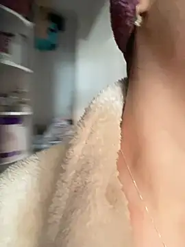 Snapshot of HotXMom chatting on February 19, 2026, 7:49 am HotXMom online show from February 19, 2026, 7:49 am