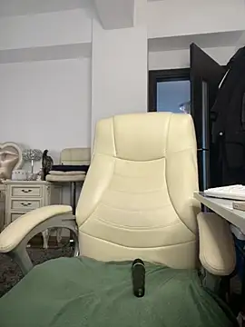 HotXMom online show from July 17, 2026, 6:54 am