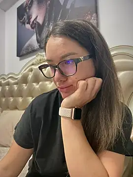 HotXMom online show from June 12, 2026, 6:22 am
