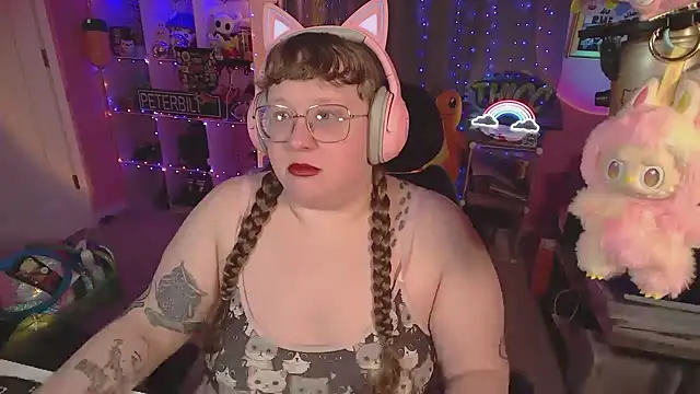 Snapshot of FatVeronica chatting on February 8, 2026, 2:26 pm FatVeronica online show from February 8, 2026, 2:26 pm