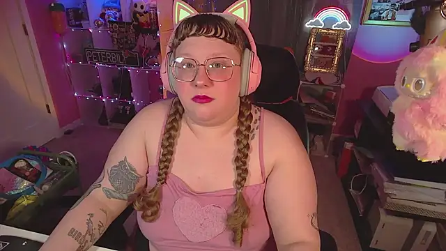 Snapshot of FatVeronica chatting on February 14, 2026, 2:17 pm FatVeronica online show from February 14, 2026, 2:17 pm