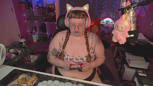 Snapshot of FatVeronica chatting on March 27, 2026, 4:30 pm FatVeronica online show from March 27, 2026, 4:30 pm