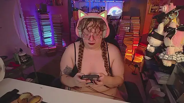 FatVeronica online show from August 6, 2026, 6:36 pm