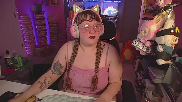 Snapshot of FatVeronica chatting on June 20, 2026, 9:31 pm FatVeronica online show from June 20, 2026, 9:31 pm