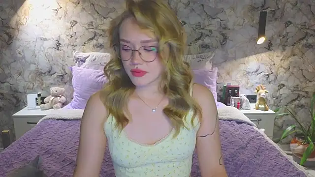 Aurora Golden1 online show from October 18, 2025, 5:15 pm