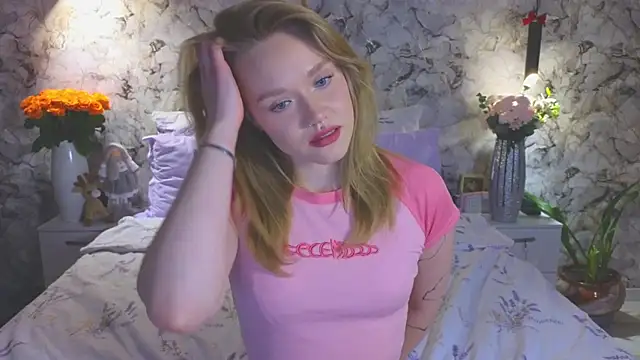 Snapshot of Aurora_Golden1 chatting on February 14, 2026, 5:02 pm Aurora Golden1 online show from February 14, 2026, 5:02 pm